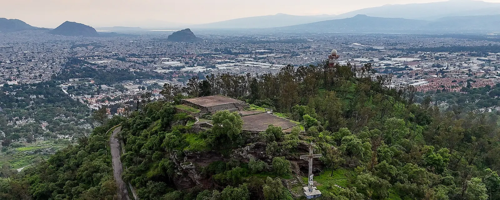 Vista aérea del Cerro de la Estrella, Sierra de Santa Catarina
