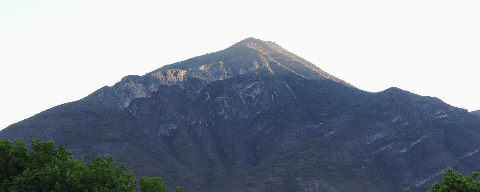 El Cerro El Viejo visto desde el río Blanco, General Zaragoza