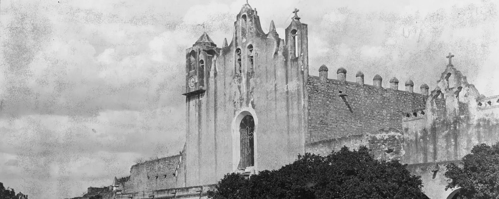 La iglesia de Motul, Yucatán, en una fotografía histórica de 1921