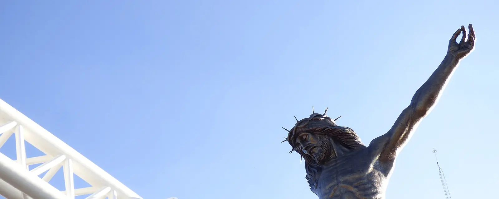 Escultura del Cristo Roto sobre la presa de San José de Gracia, Aguascalientes