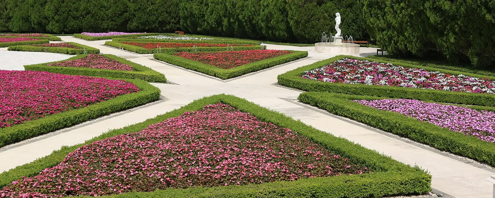 Jardín de estilo italiano con setos recortados en Jardines de México, Jojutla