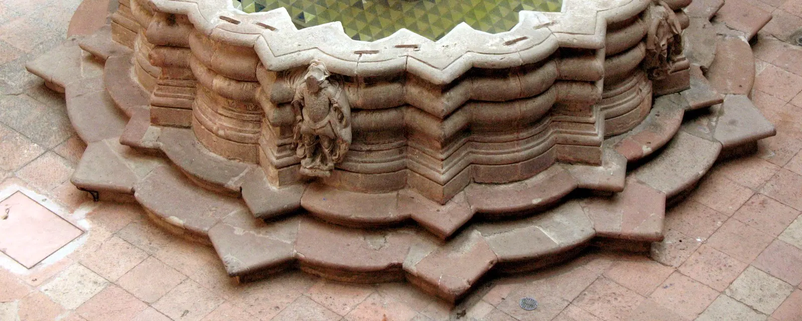 Fuente barroca del claustro del Museo Regional de Querétaro