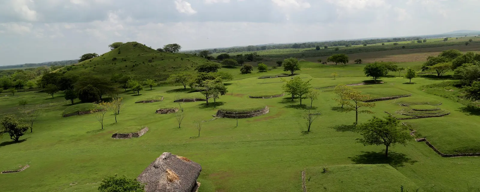 Plaza y estructuras de Tamtoc, la ciudad huasteca de San Luis Potosí